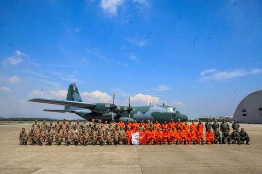 Equipes do Corpo de Bombeiros RJ partiram do Galeão para a Bahia