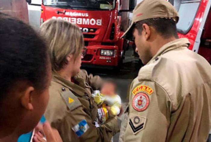 Bebê, de apenas 15 dias, é salva pelo Corpo de Bombeiros após engasgar em casa – O Dia On-line