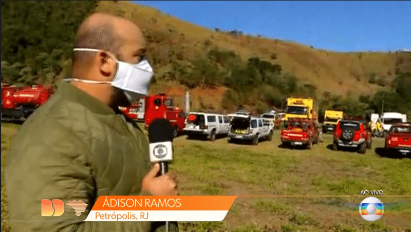 Bombeiros passaram a madrugada no combate às chamas na Serra – TV Globo (Bom Dia Brasil)
