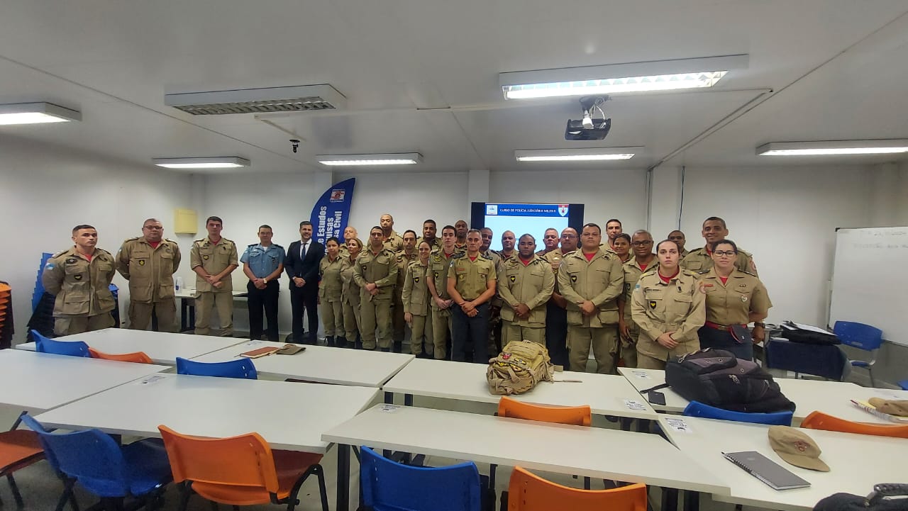 Bombeiros do CBMERJ recebem palestra sobre Polícia Judiciária Militar ⁣