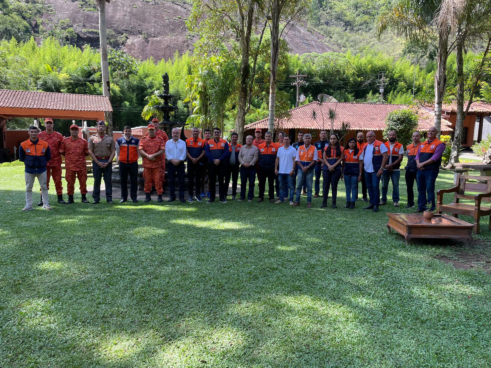 Nova Friburgo e Petrópolis recebem seminário sobre preparação e resposta a desastres naturais e novo sistema de alerta via celular