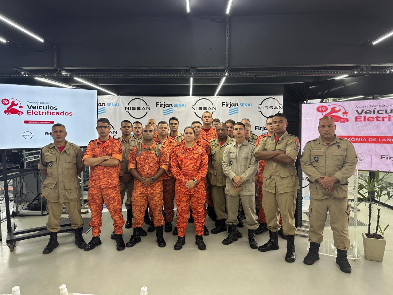 Militares do CBMERJ participam de curso sobre segurança em veículos elétricos