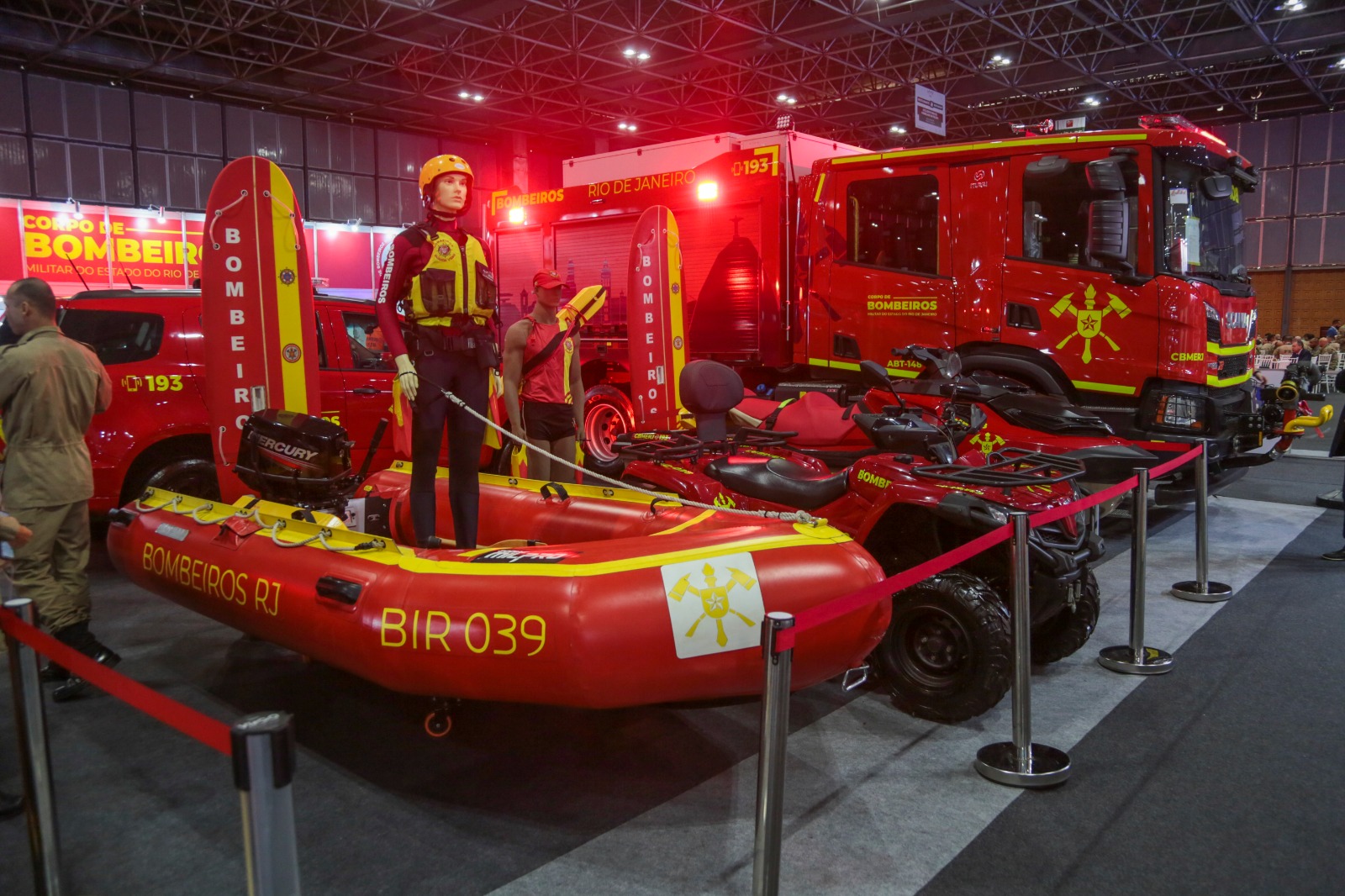 Defesa Civil do Estado e Corpo de Bombeiros RJ participam da LAAD 2025