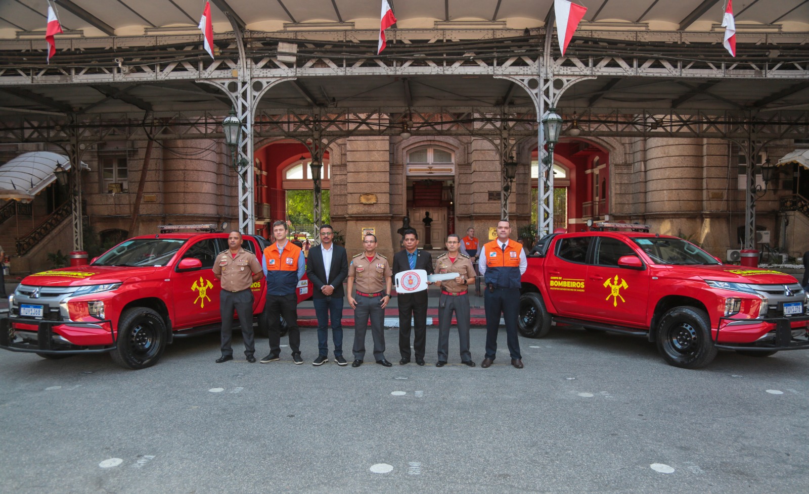 CBMERJ recebe duas novas viaturas do tipo AR pickup 4×4 com apoio de emenda parlamentar federal