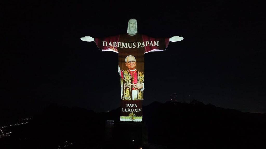 Corpo de Bombeiros RJ celebra eleição de Sua Santidade Leão XIV como novo Papa