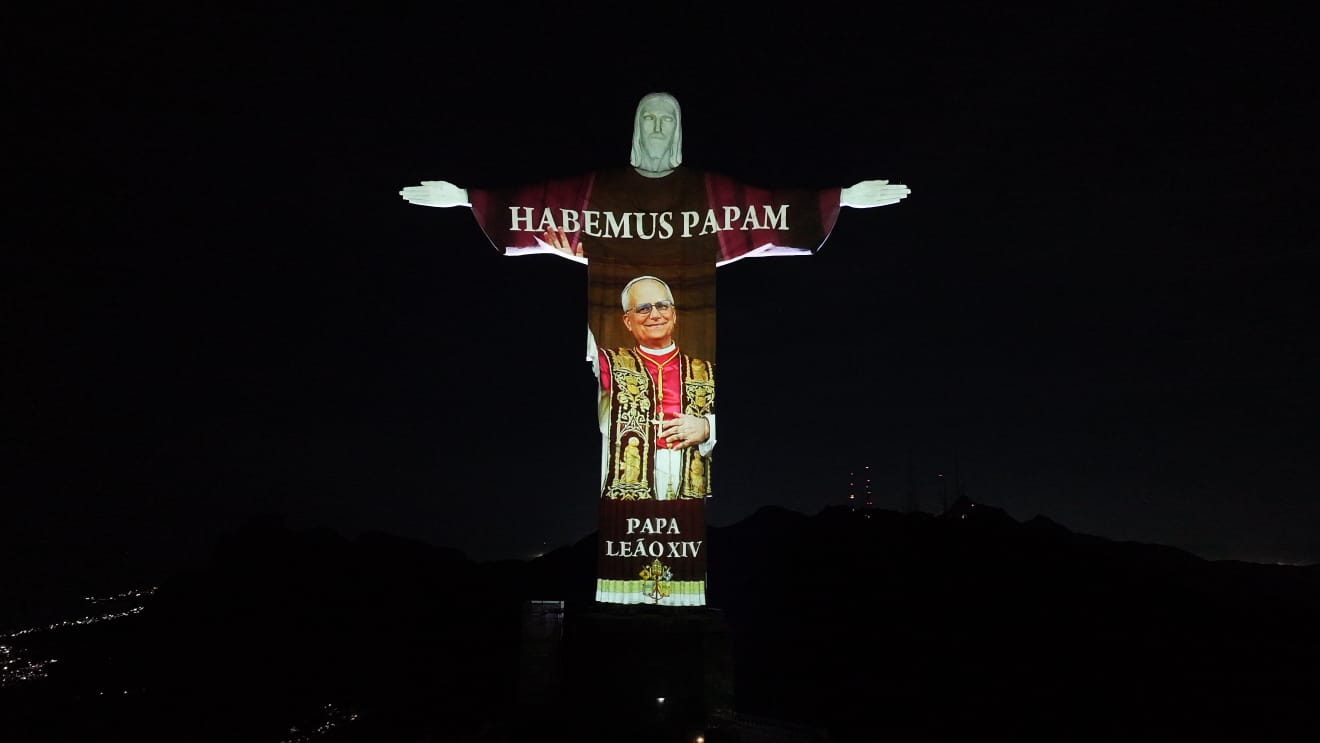 Corpo de Bombeiros RJ celebra eleição de Sua Santidade Leão XIV como novo Papa