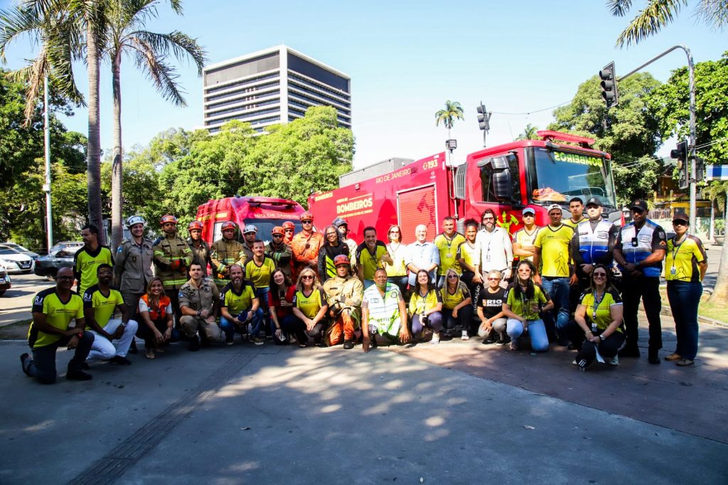 Corpo de Bombeiros Militar do RJ e Detran.RJ realizam simulado no Maio Amarelo para conscientizar sobre segurança no trânsito