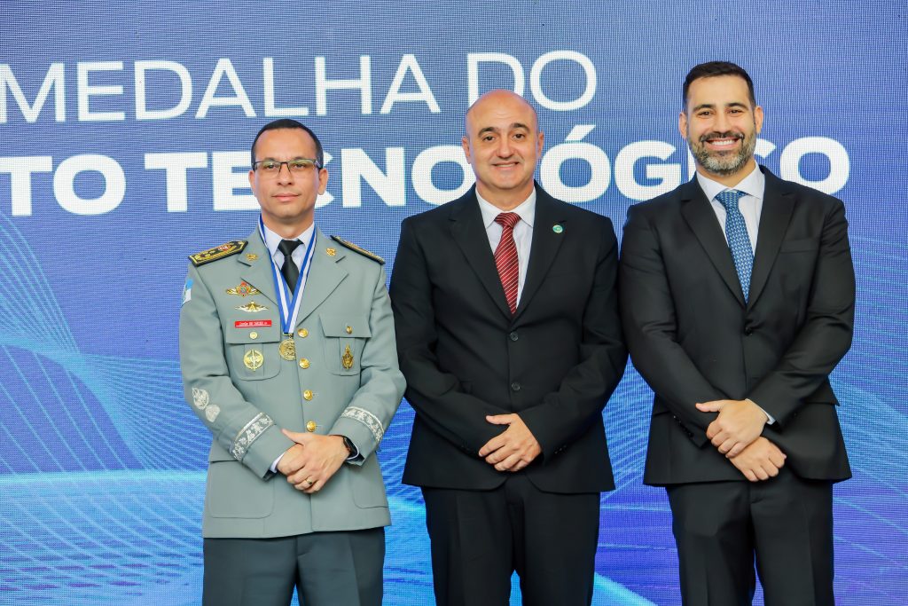 Militares do CBMERJ são homenageados com a Medalha do Mérito Tecnológico em evento da Secretaria de Transformação Digital e PRODERJ