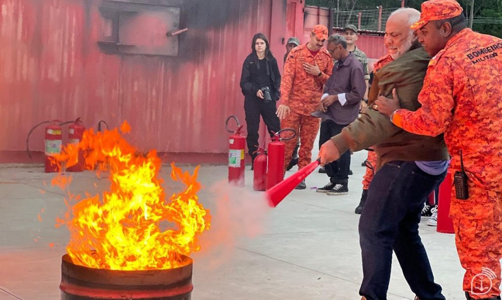 CBMERJ marca presença em Curso de Cobertura Jornalística em Áreas de Combate e Emergências da Marinha do Brasil