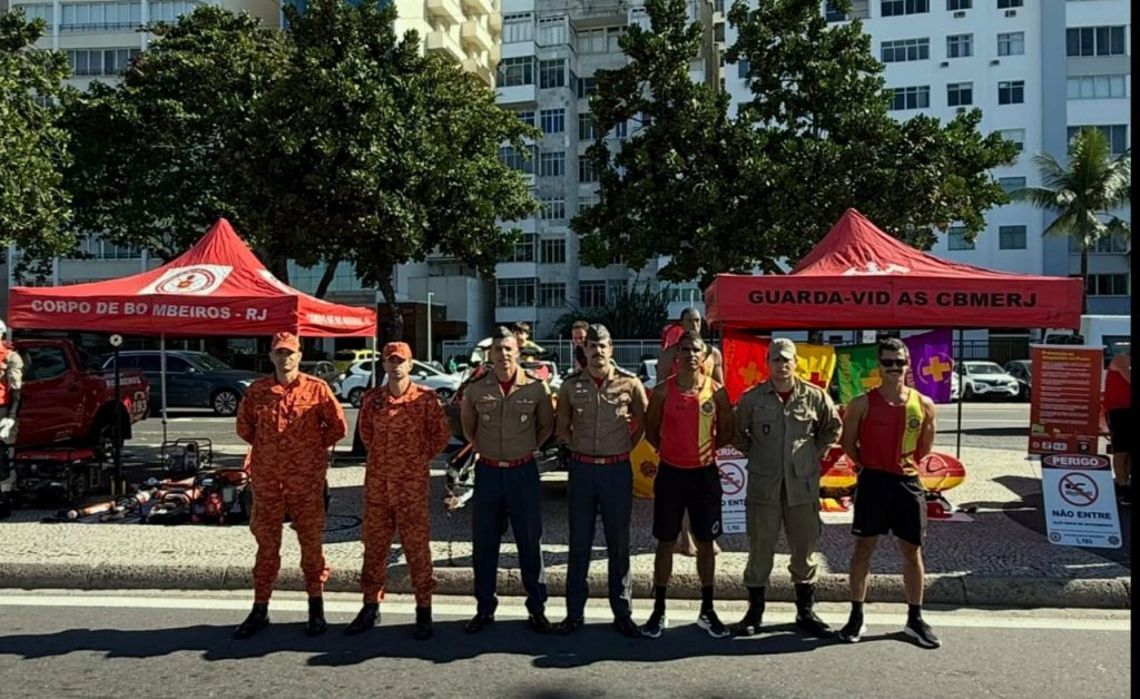 Corpo de Bombeiros do RJ participa da comemoração dos 133 anos de Copacabana