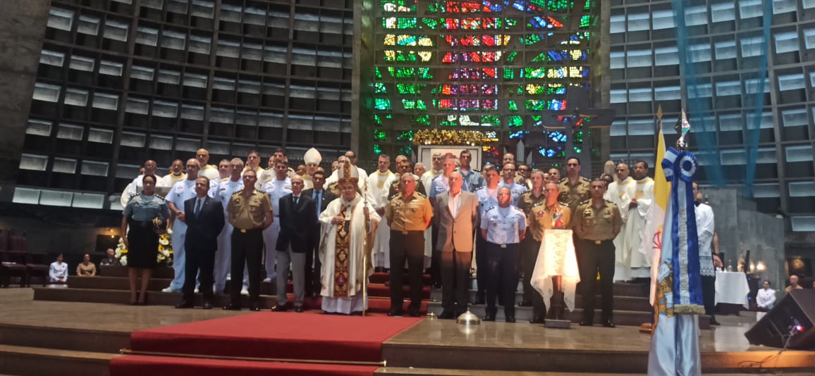 Bombeiros do Rio participam da celebração da Páscoa dos Militares