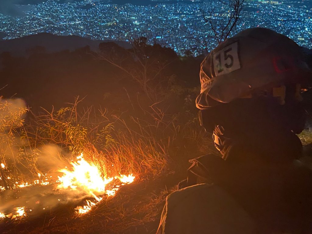 CBMERJ realiza ação preventiva no Morro do Elefante e reforça estratégias estaduais contra incêndios florestais