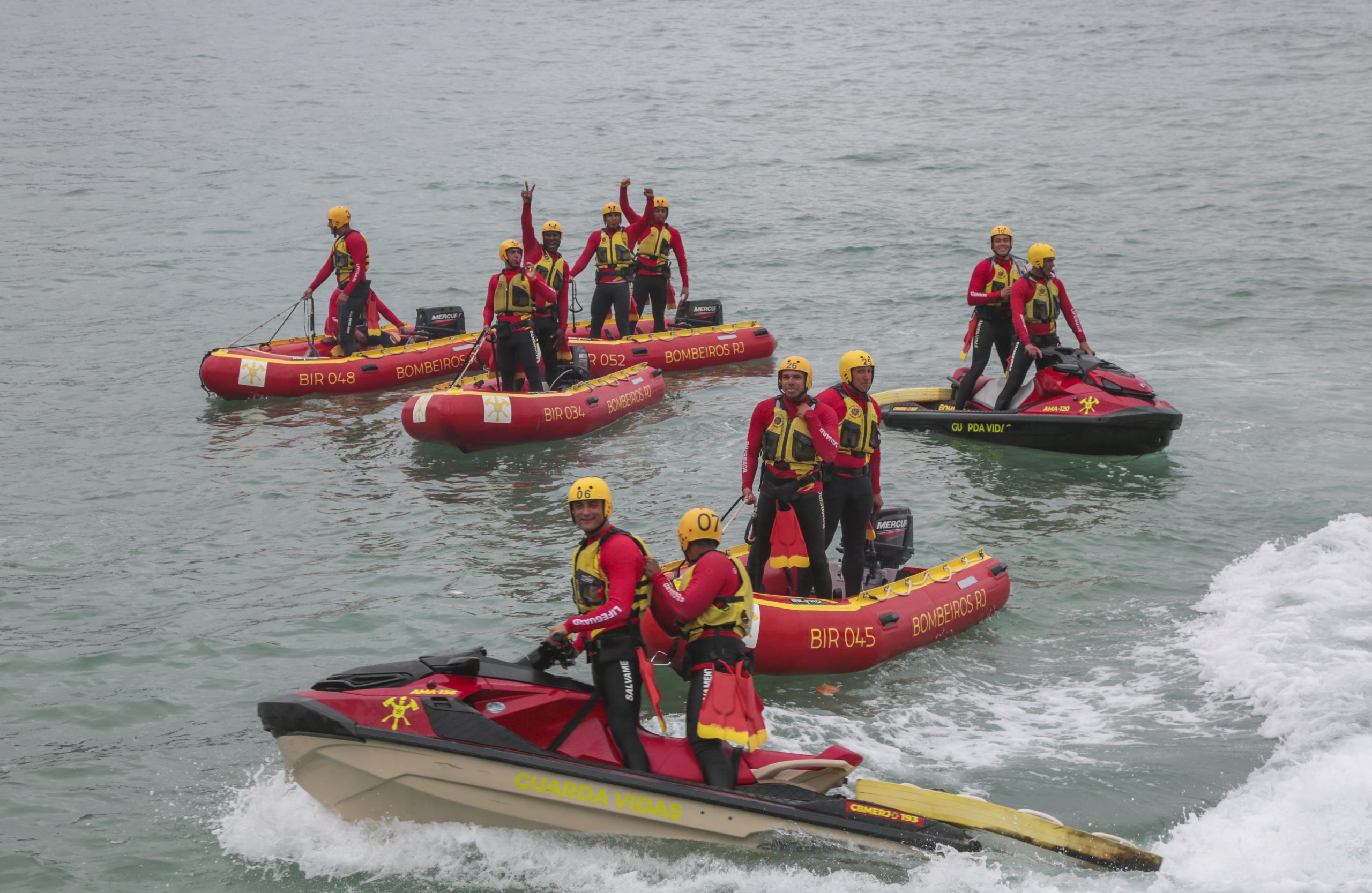 Corpo de Bombeiros do RJ forma 41 novos operadores de embarcação de resgate