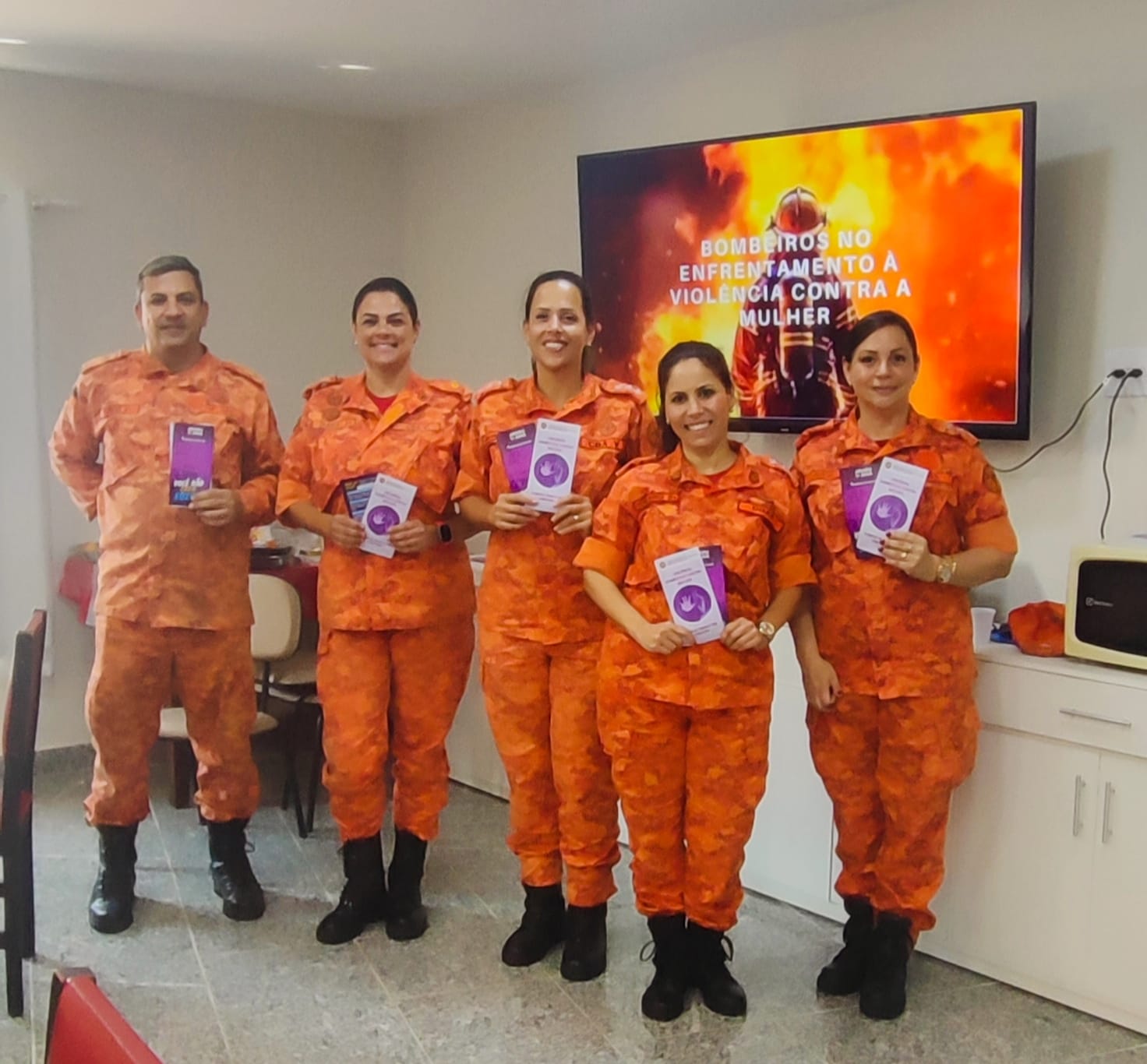 Bombeiros promovem ação de enfrentamento à violência contra a mulher