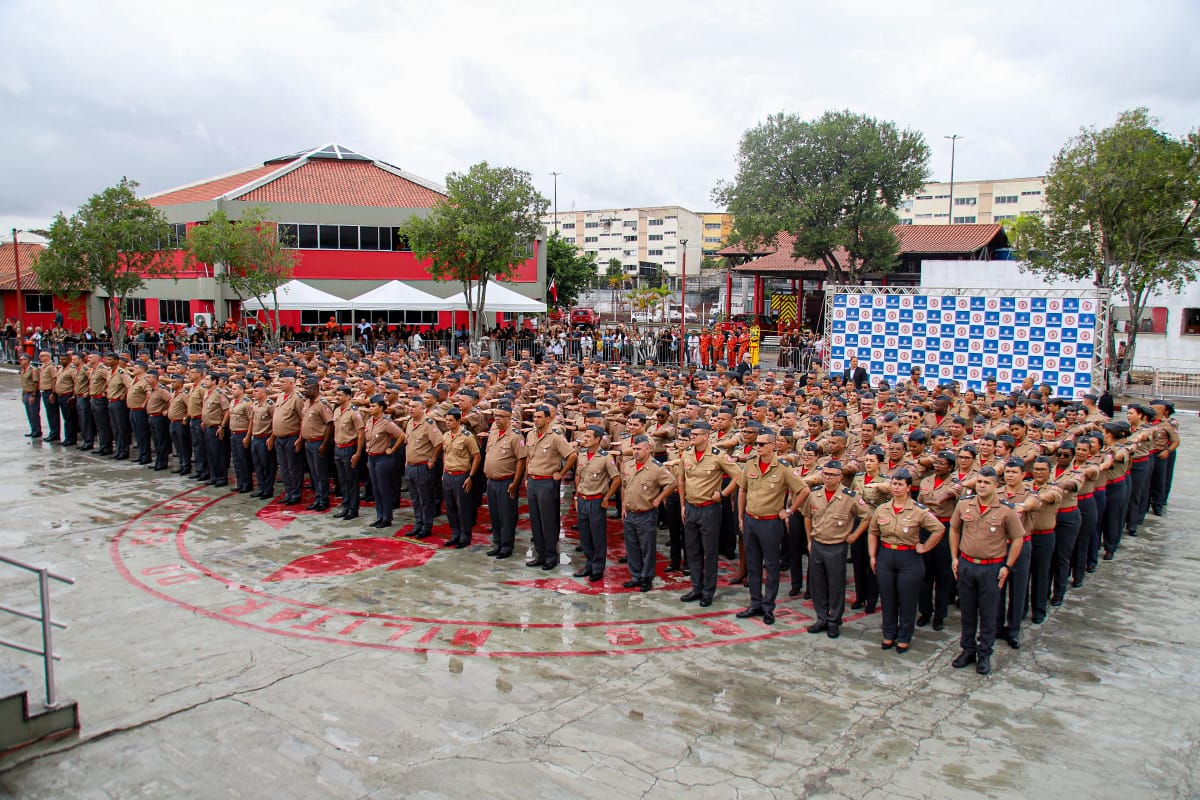 CBMERJ realiza solenidade em homenagem a subtenentes recém-promovidos