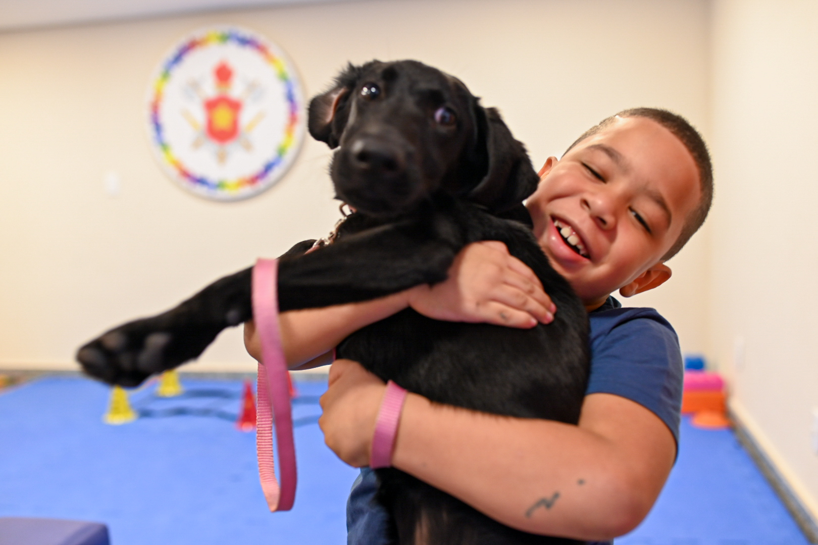 Corpo de Bombeiros inicia terapia assistida por cães no CTTEA com a cadela Moana