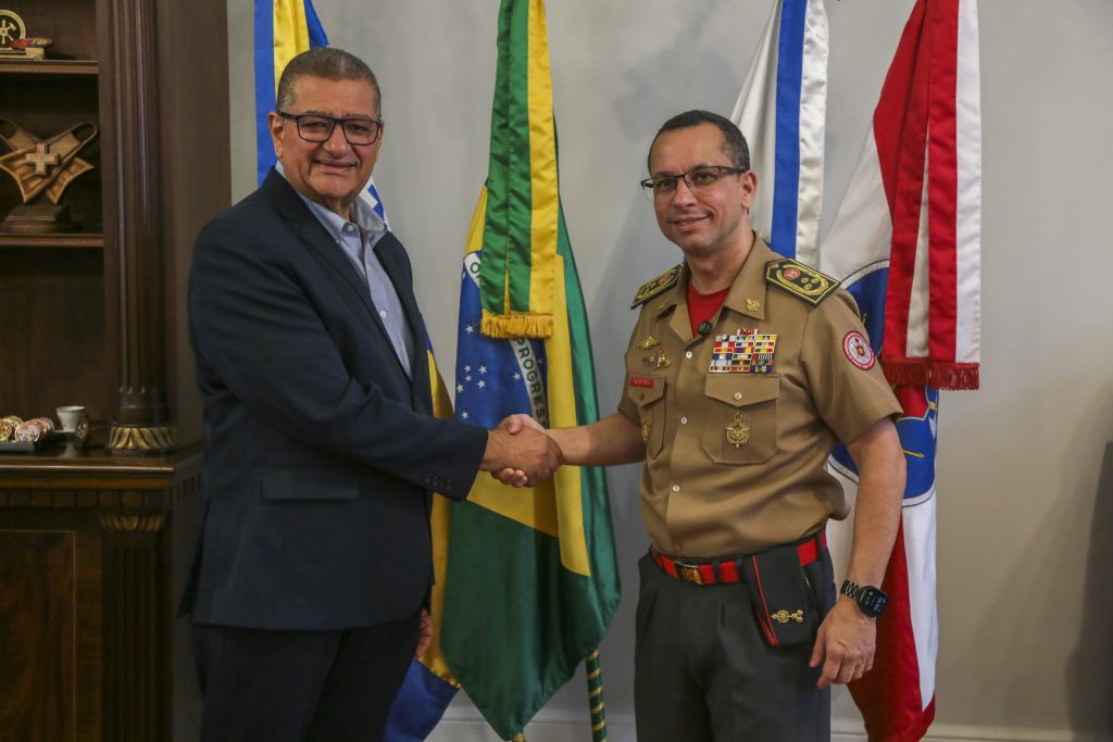 Parceria entre CBMERJ e Reduc vai reforçar combate a incêndios em grandes alturas e com líquidos inflamáveis