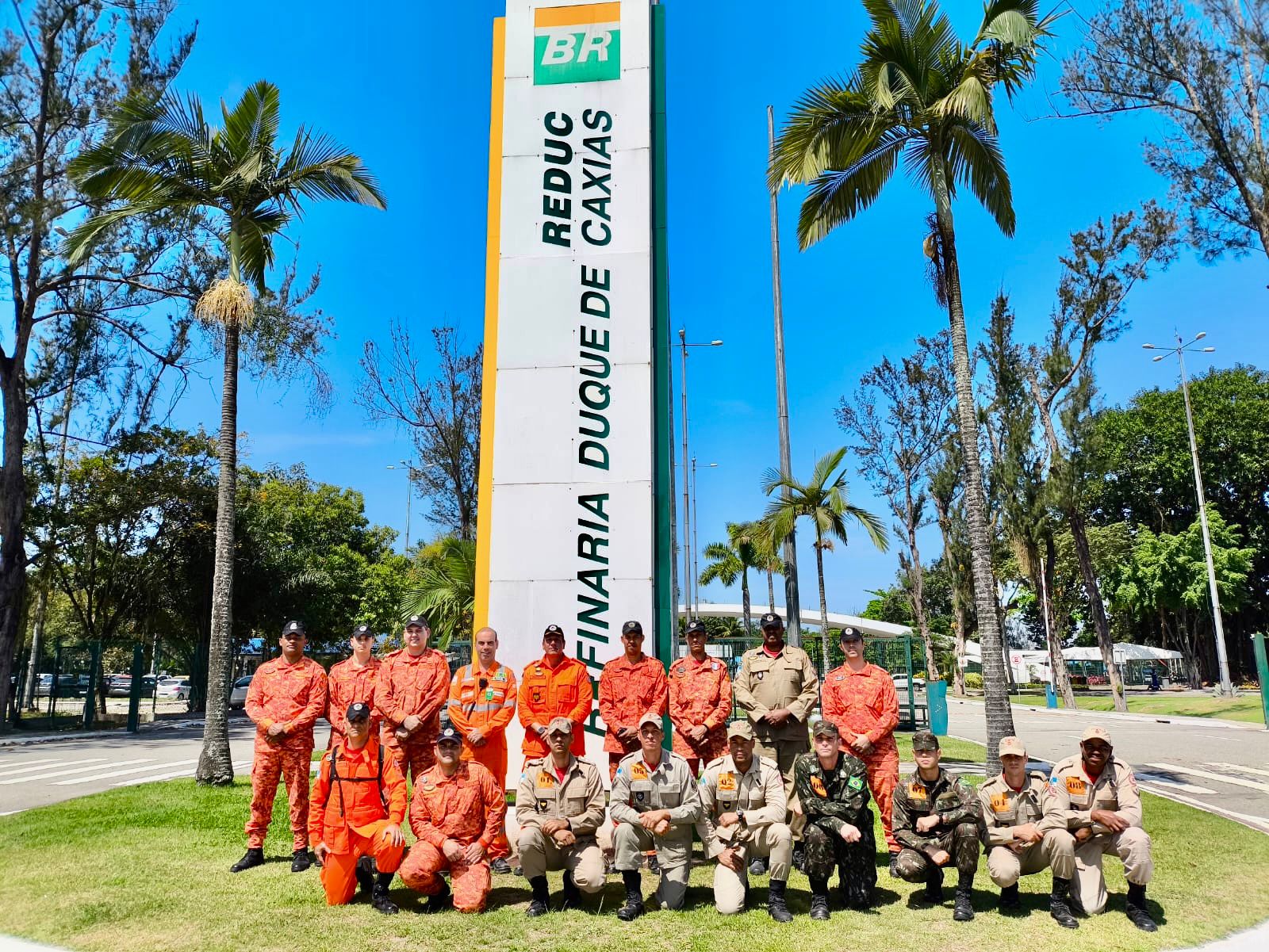 Militares do CBMERJ realizam visita técnica à Refinaria Duque de Caxias