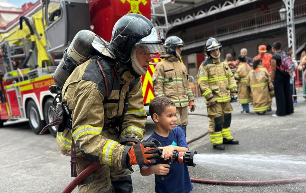 Famílias atendidas pelo CTTEA vivem manhã especial no Quartel Central