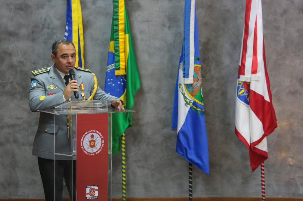 CBMERJ realiza solenidade de outorga de Medalha “Leite Roxo”