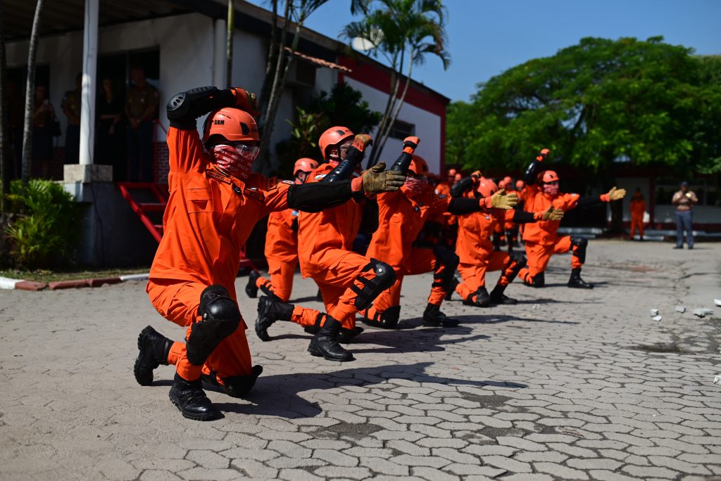 CBMERJ forma novos especialistas em salvamento em desastres e inaugura centro de treinamento subaquático