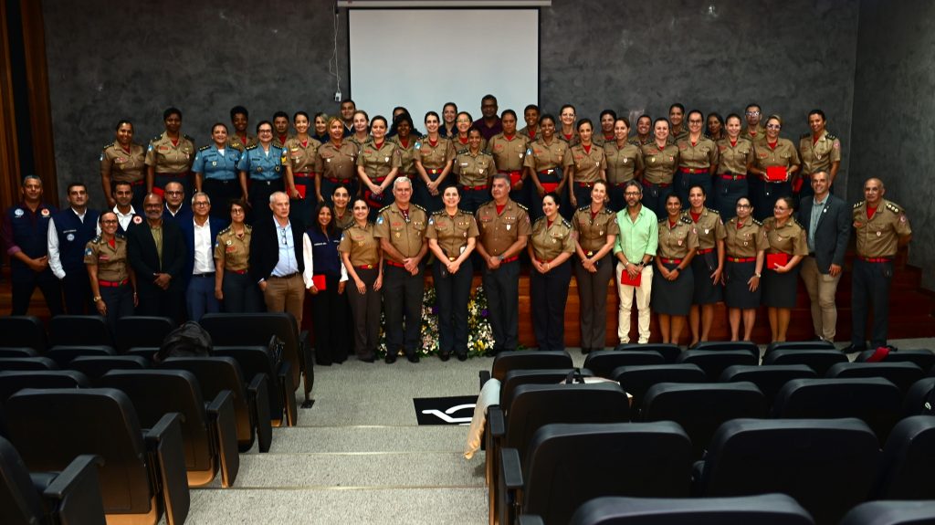 Bombeiros celebram Semana da Enfermagem com homenagens e debates sobre a evolução da profissão