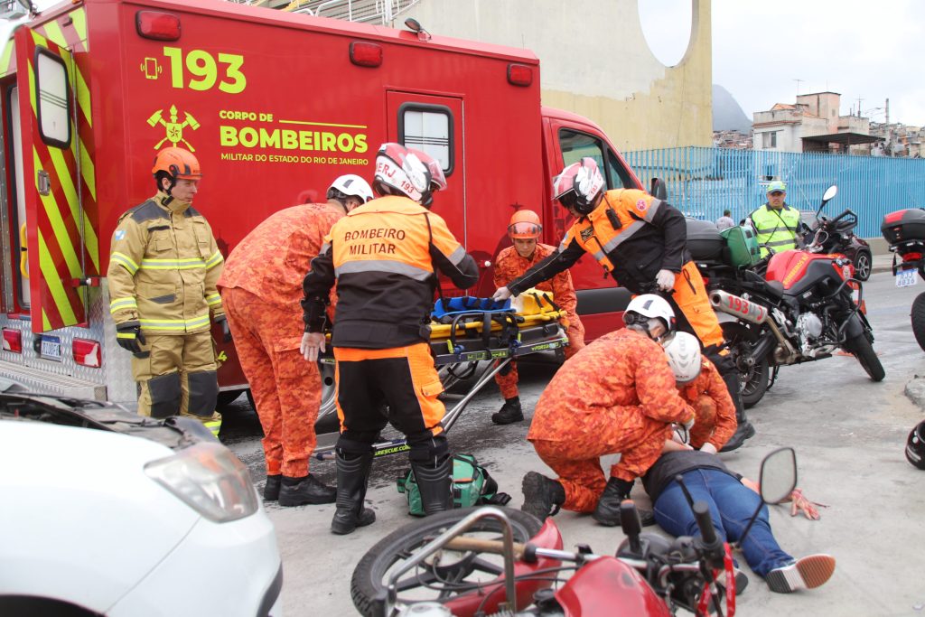 Corpo de Bombeiros Militar RJ e Detran-RJ promovem simulado operacional e conscientização no Maio Amarelo