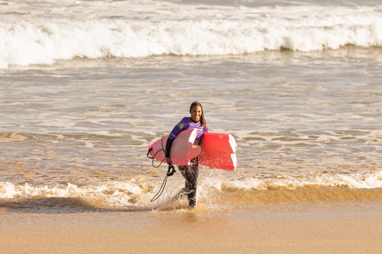 Militar do CBMERJ conquista pódio em campeonato de ondas grandes e reforça importância do surfe no salvamento marítimo