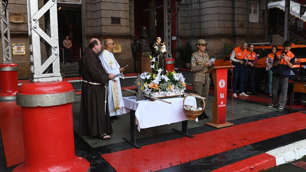 Corpo de Bombeiros RJ homenageia Santo Antônio