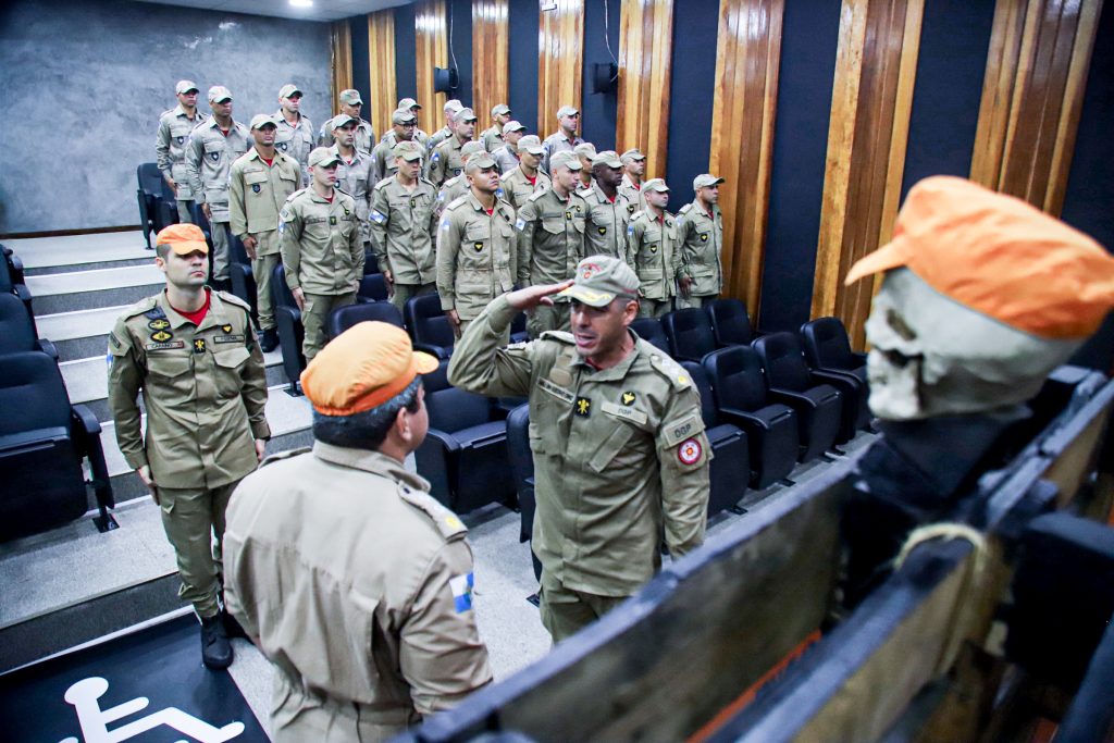 CBMERJ realiza aula inaugural do Curso de Salvamento em Montanha