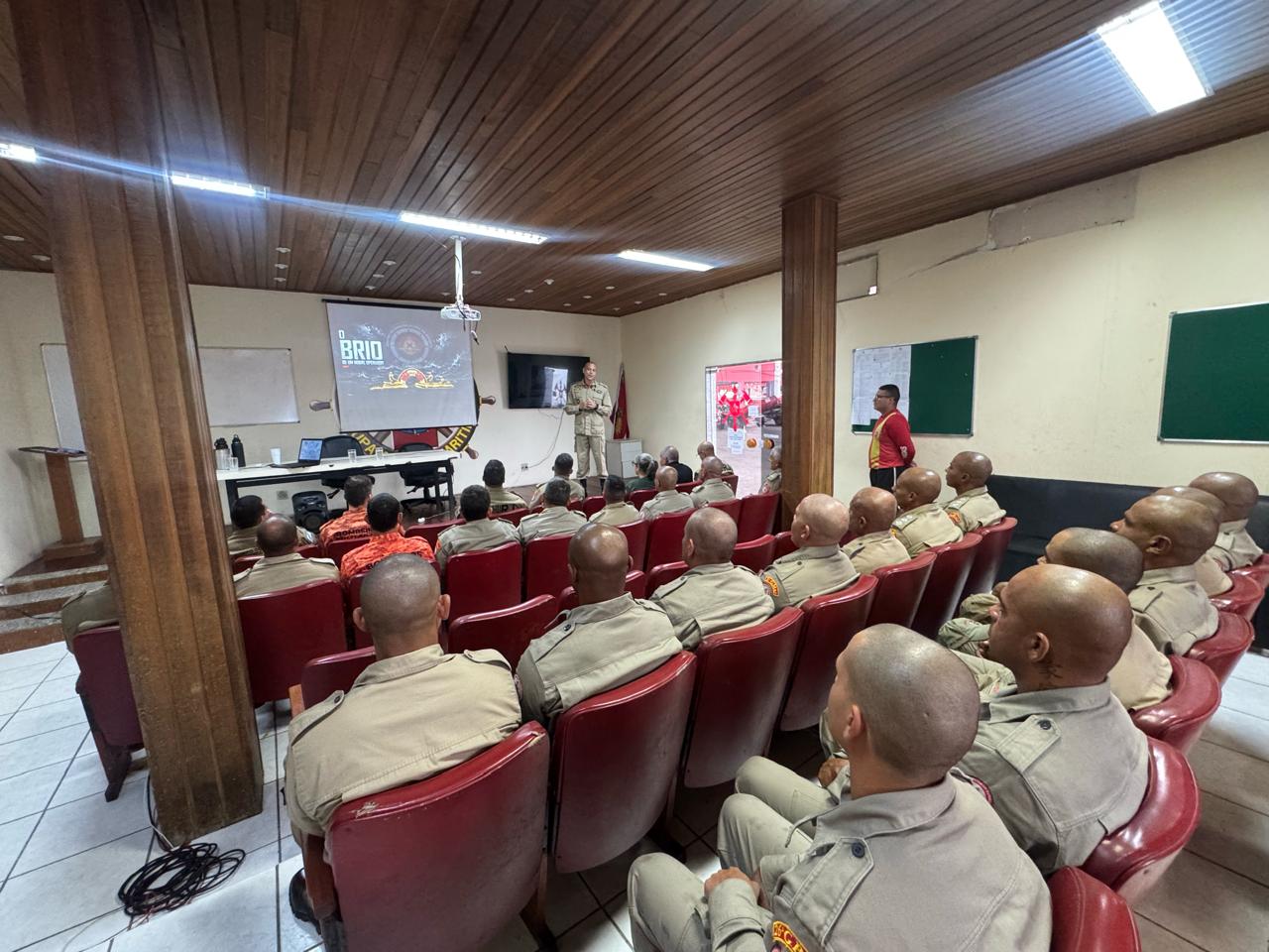 Corpo de Bombeiros RJ inicia nova turma do Curso de Operador de Embarcação de Resgate