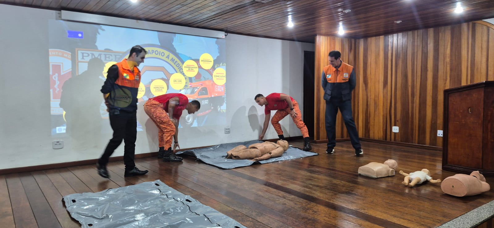 CBMERJ capacita cadetes do 4º ano  para atuação no recolhimento de vítimas em óbito