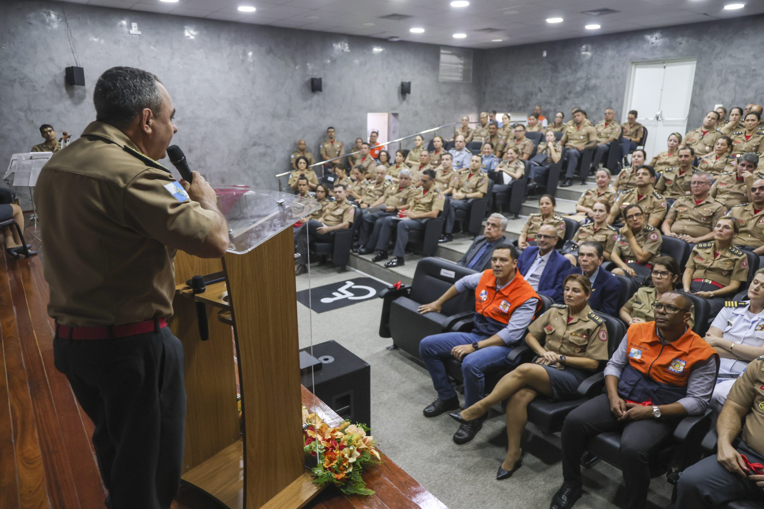 DGO celebra formatura da primeira turma de Especialização em Prótese Dentária e do primeiro Curso de Habilitação em Laserterapia do CBMERJ