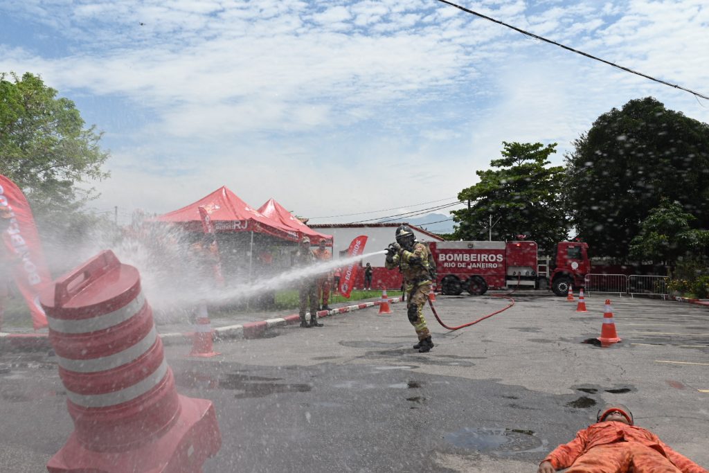 CBMERJ promove competição profissional de bombeiros militares em Nova Iguaçu